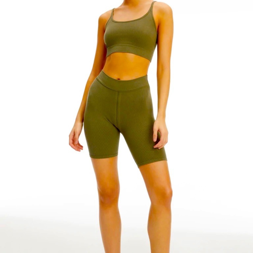 Good American Seamless Rib Bike Short